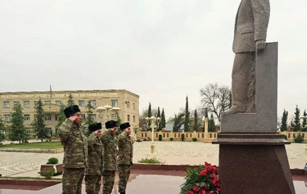 В азербайджанской армии проведен ряд мероприятий по случаю дня памяти общенационального лидера - ФОТО