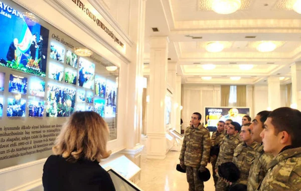 В азербайджанской армии проведен ряд мероприятий по случаю дня памяти общенационального лидера - ФОТО