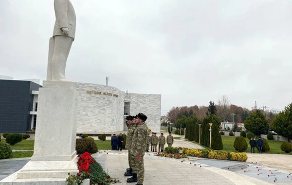 В азербайджанской армии проведен ряд мероприятий по случаю дня памяти общенационального лидера - ФОТО