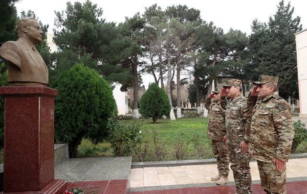 В азербайджанской армии проведен ряд мероприятий по случаю дня памяти общенационального лидера - ФОТО
