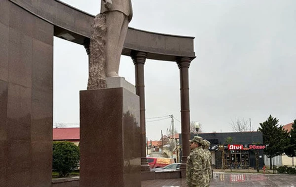 В азербайджанской армии проведен ряд мероприятий по случаю дня памяти общенационального лидера - ФОТО