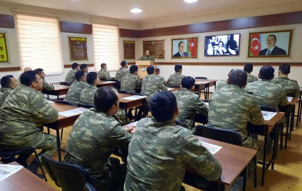 В азербайджанской армии проведен ряд мероприятий по случаю дня памяти общенационального лидера - ФОТО