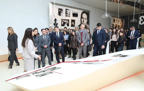 İqtisadiyyat Nazirliyində Heydər Əliyevin anım günü ilə bağlı tədbirlər keçirilib - FOTO