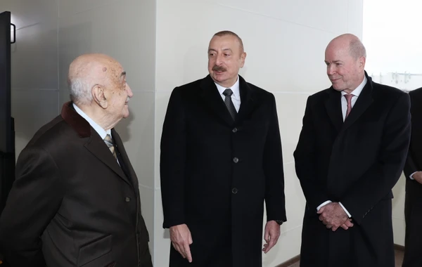 İlham Əliyev “Azəri-Mərkəzi-Şərqi” platformasının dayaq blokunun dənizə yola salınması mərasimində iştirak edib - YENİLƏNİB