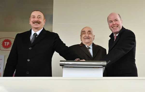 İlham Əliyev “Azəri-Mərkəzi-Şərqi” platformasının dayaq blokunun dənizə yola salınması mərasimində iştirak edib - YENİLƏNİB