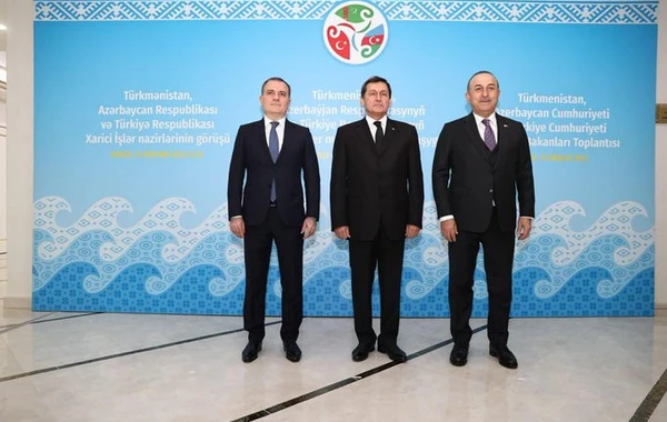 Azərbaycan, Türkiyə və Türkmənistan XİN başçılarının görüşü başlayıb - FOTO