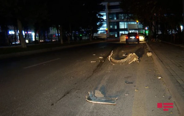 Bakıda üç avtomobil toqquşub, xəsarət alan var - FOTO
