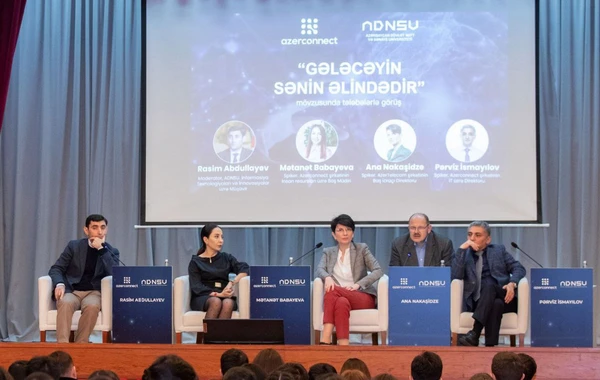 "Azerconnect" və "AzerTelecom" şirkətlərinin rəhbərliyi tələbələrlə görüşüb - FOTO