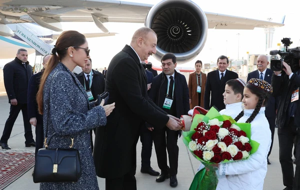 Ильхам Алиев и Мехрибан Алиева отправились с визитом в Туркменистан - ФОТО