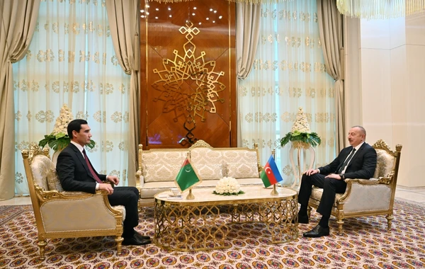Prezident İlham Əliyev türkmənistanlı həmkarı ilə görüşüb - FOTO - YENİLƏNİB