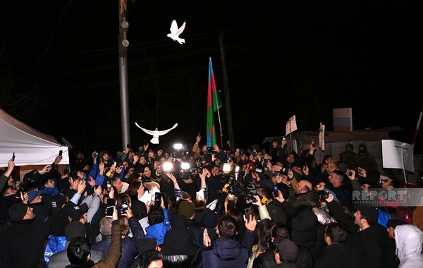 Şuşa-Xankəndi yolunda keçirilən aksiyanın iştirakçıları havaya göyərçin buraxıblar - FOTO