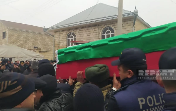 Kəlbəcərdə minaya düşərək şəhid olan hərbçimiz dəfn edilib - YENİLƏNİB - FOTO