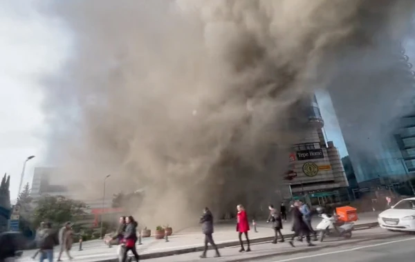İstanbulda ticarət mərkəzində yanğın baş verib - FOTO/VİDEO