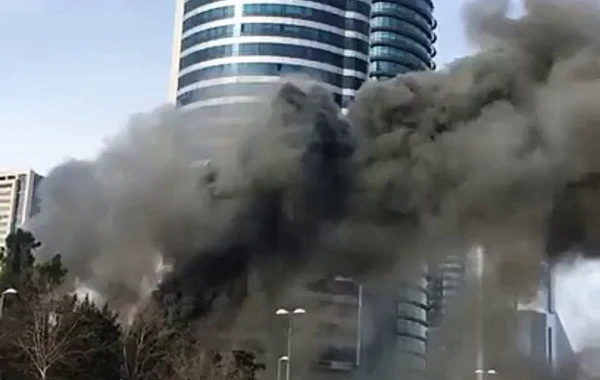 İstanbulda ticarət mərkəzində yanğın baş verib - FOTO/VİDEO
