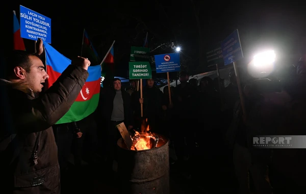 Акция протеста на дороге Ханкенди - Лачын продолжится и этой ночью - ФОТО