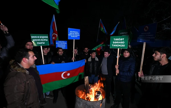Акция протеста на дороге Ханкенди - Лачын продолжится и этой ночью - ФОТО