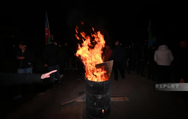 Акция протеста на дороге Ханкенди - Лачын продолжится и этой ночью - ФОТО