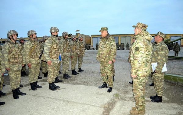Baş Qərargah rəisi bir sıra hərbi hissələrin döyüş hazırlığını yoxlayıb - FOTO