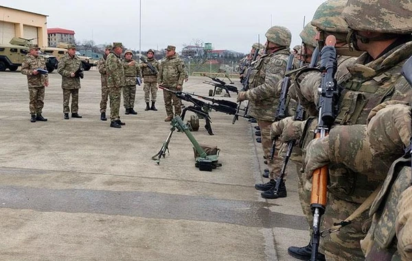 Baş Qərargah rəisi bir sıra hərbi hissələrin döyüş hazırlığını yoxlayıb - FOTO