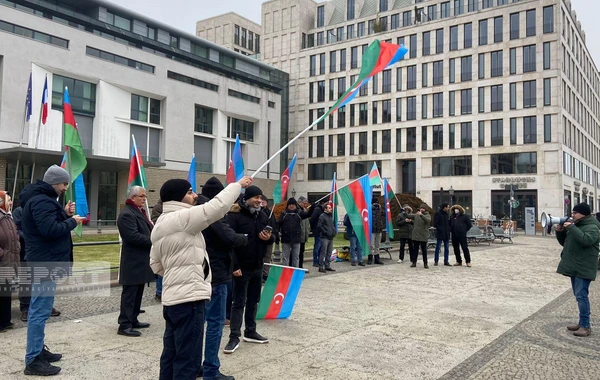 Almaniyadakı azərbaycanlılar İran hakimiyyətinin istefasını tələb ediblər - FOTO