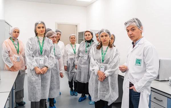 Ведущие эндокринологи посетили фармацевтический завод "R-Pharm" в Баку - ФОТО