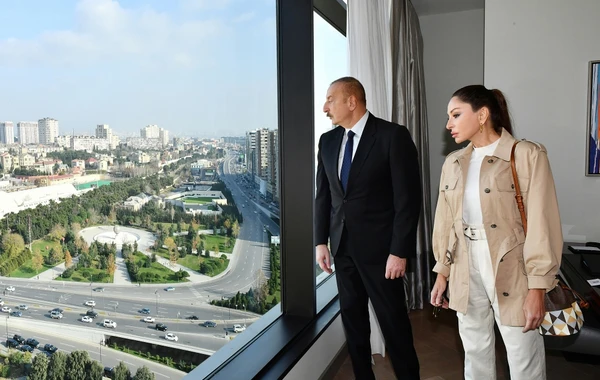 Ильхам Алиев и Мехрибан Алиева приняли участие в открытии отеля The Ritz-Carlton Baku - ОБНОВЛЕНО + ФОТО