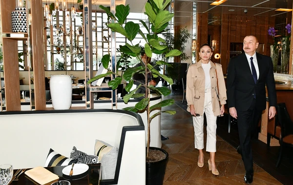 Ильхам Алиев и Мехрибан Алиева приняли участие в открытии отеля The Ritz-Carlton Baku - ОБНОВЛЕНО + ФОТО