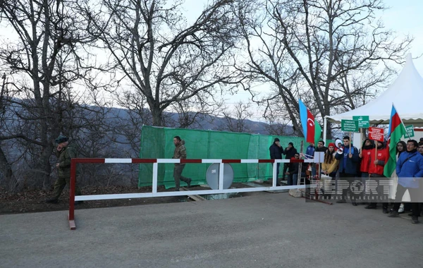 Дорога Ханкенди-Лачын открыта, демонстранты остаются на месте - ОБНОВЛЕНО + ПРЯМОЙ ЭФИР