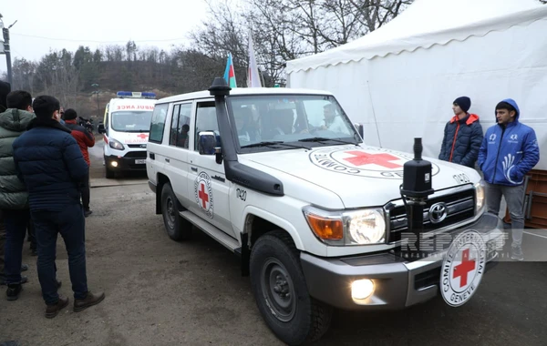 По дороге в Ханкенди беспрепятственно проехали автомобили снабжения миротворцев - ОБНОВЛЕНО + ПРЯМОЙ ЭФИР