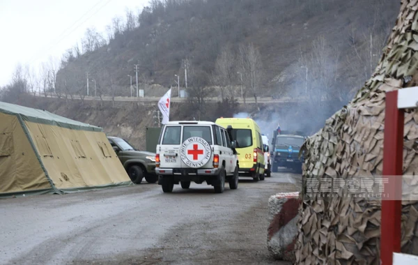 По дороге в Ханкенди беспрепятственно проехали автомобили снабжения миротворцев - ОБНОВЛЕНО + ПРЯМОЙ ЭФИР