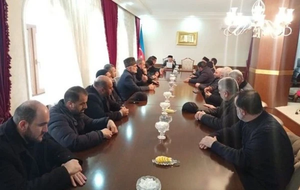 Azərbaycanda daha bir qrup dindar İranın siyasətinə etiraz bəyanatı qəbul edib - FOTO