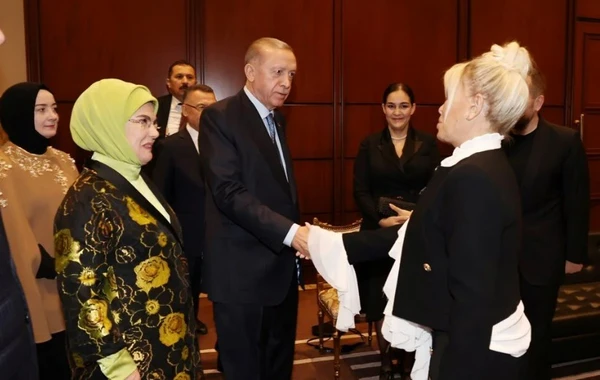Ərdoğan Ajda Pekkana mükafat təqdim etdi - FOTO/VİDEO