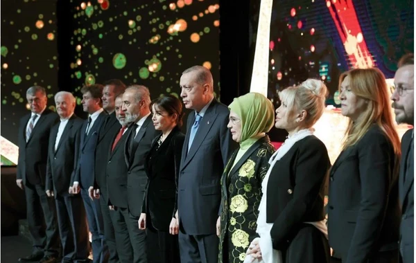 Ərdoğan Ajda Pekkana mükafat təqdim etdi - FOTO/VİDEO