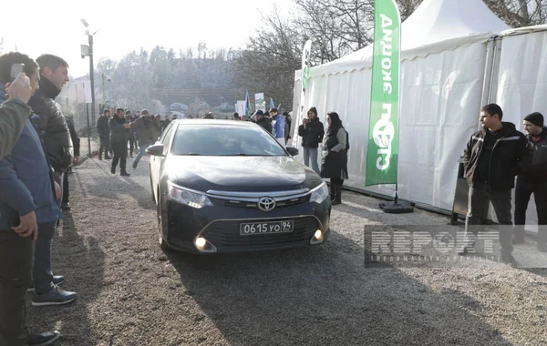 По дороге в Ханкенди беспрепятственно проехал автомобиль миротворцев - ОБНОВЛЕНО + ПРЯМОЙ ЭФИР