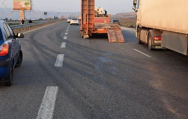 Bakı-Qazax yolunda sərnişin avtobusu yük maşını ilə toqquşdu - FOTO