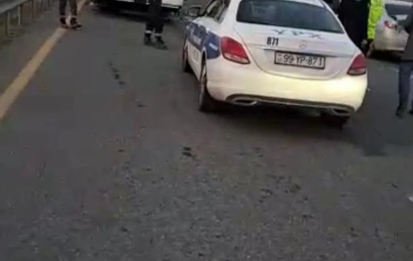 Bakı-Qazax yolunda sərnişin avtobusu yük maşını ilə toqquşdu - FOTO