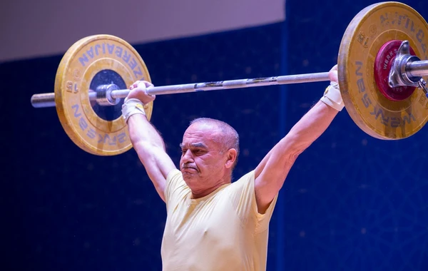 Azərbaycan Kuboku: Veteran ağırlıqqaldıranların yarışında qaliblər müəyyənləşiblər - FOTO