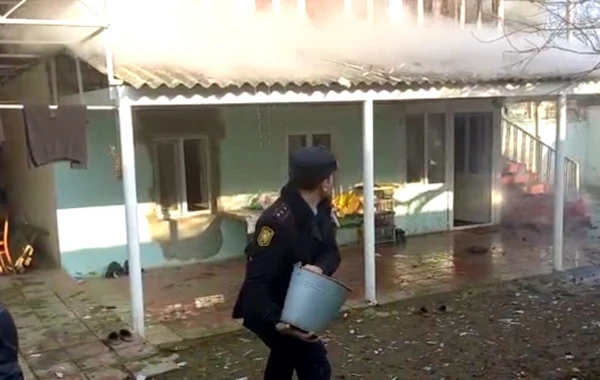 Polis əməkdaşları yanğının qarşısını alıblar - FOTO/VİDEO