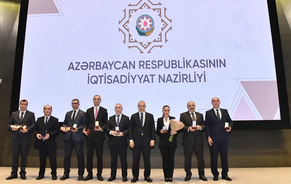 İqtisadiyyat Nazirliyinin təltif olunmuş əməkdaşlarına orden və medallar təqdim edilib - FOTO