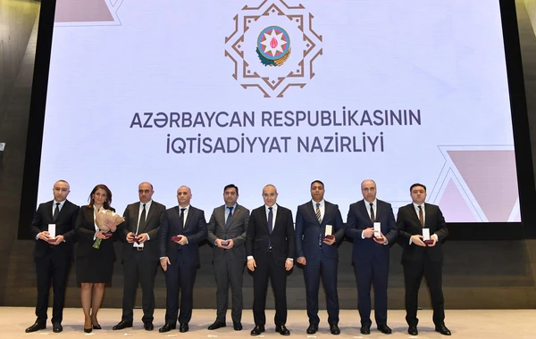İqtisadiyyat Nazirliyinin təltif olunmuş əməkdaşlarına orden və medallar təqdim edilib - FOTO