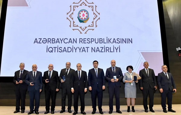 İqtisadiyyat Nazirliyinin təltif olunmuş əməkdaşlarına orden və medallar təqdim edilib - FOTO