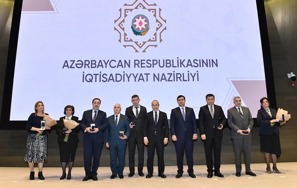 İqtisadiyyat Nazirliyinin təltif olunmuş əməkdaşlarına orden və medallar təqdim edilib - FOTO