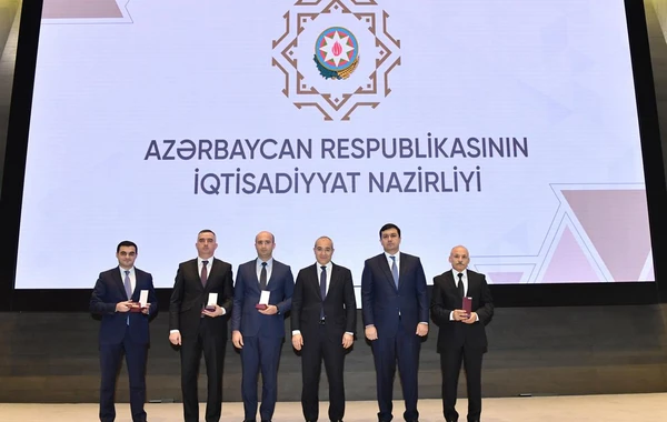 İqtisadiyyat Nazirliyinin təltif olunmuş əməkdaşlarına orden və medallar təqdim edilib - FOTO