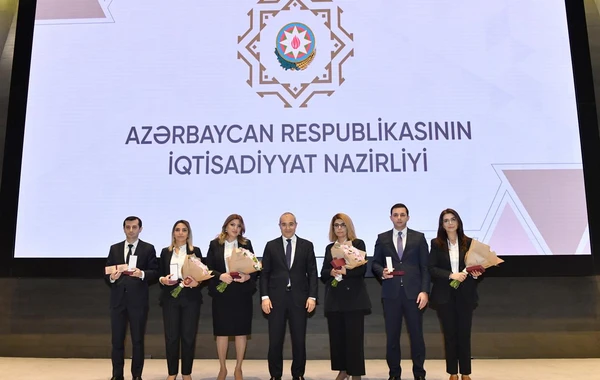 İqtisadiyyat Nazirliyinin təltif olunmuş əməkdaşlarına orden və medallar təqdim edilib - FOTO