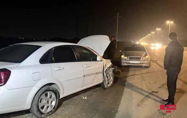 Abşeronda “VAZ 2107” dərəyə aşıb, xəsarət alanlar var - FOTO
