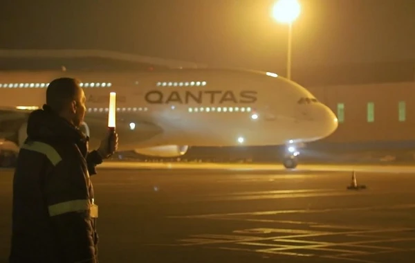 Sinqapur-London reysinin sərnişinləri üçün Bakıya daha bir "Airbus 380" təyyarəsi gəlib - VİDEO