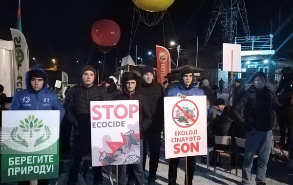 Xankəndi-Laçın yolunda aksiyası davam edir, etirazçılar milli rəqslər oynayırlar - FOTO