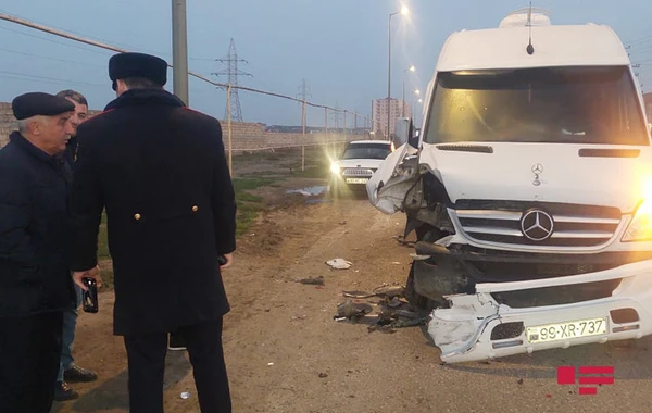 Abşeronda mikroavtobus minik avtomobili ilə toqquşub - FOTO