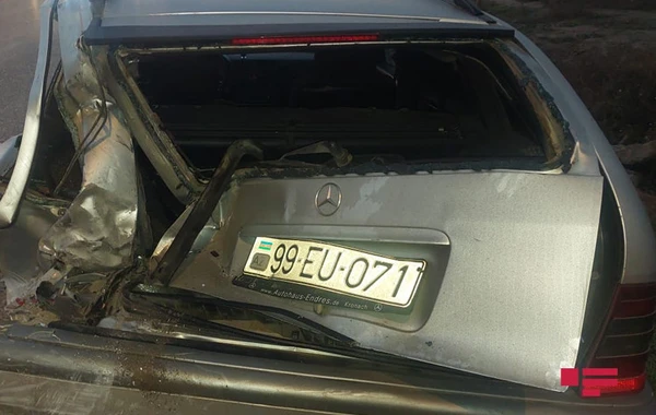 Abşeronda mikroavtobus minik avtomobili ilə toqquşub - FOTO