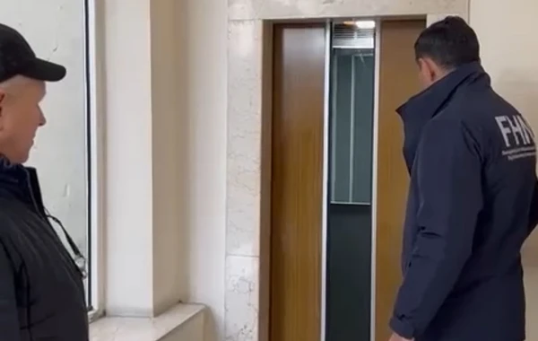 МЧС выявило опасный лифт в Баку - ВИДЕО